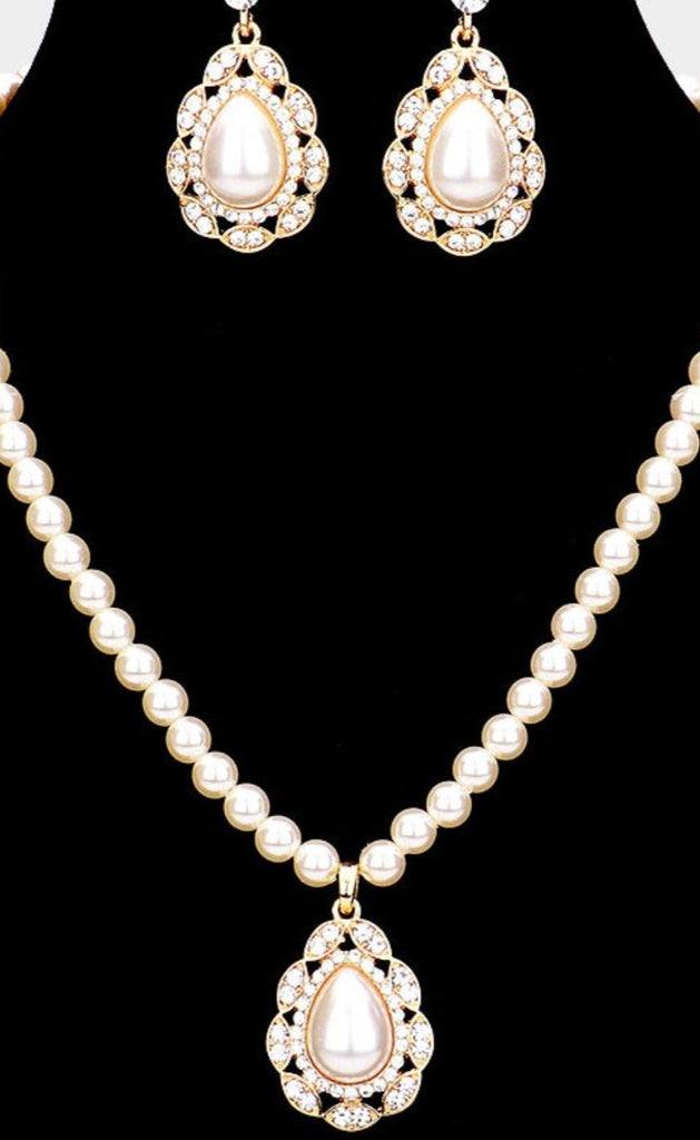 KEEPING IT CLASSY PEARL SET NECKLACE
