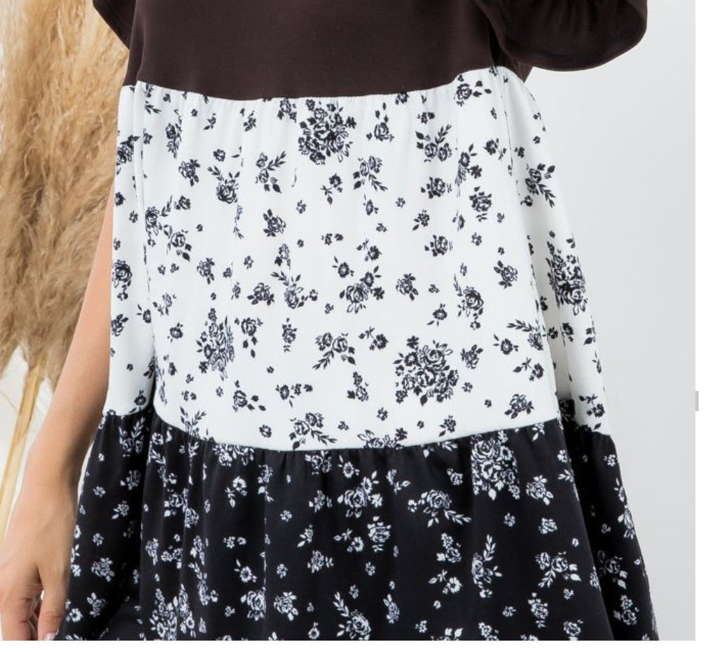 GRACEFUL SIMPLICITY FLORAL BABYDOLL TOP IN BLACK & WHITE