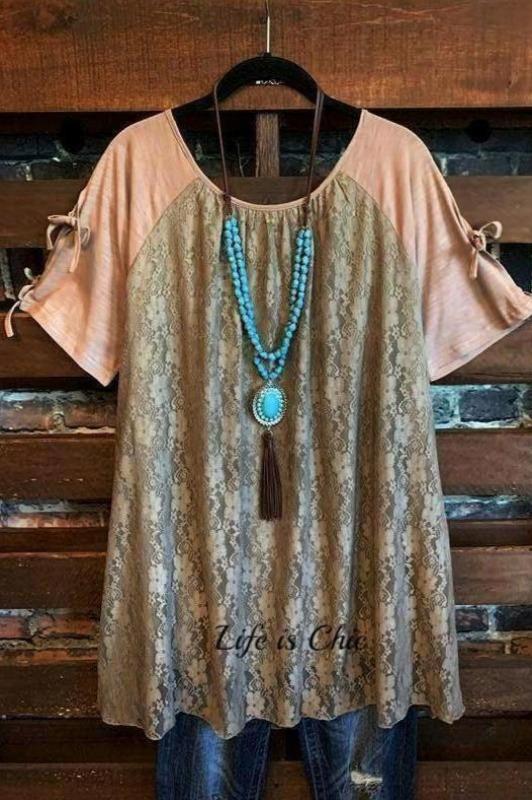 ROMANCE IN THE CITY LACE TOP IN BROWNLACE TOP IN BROWN-------------sale