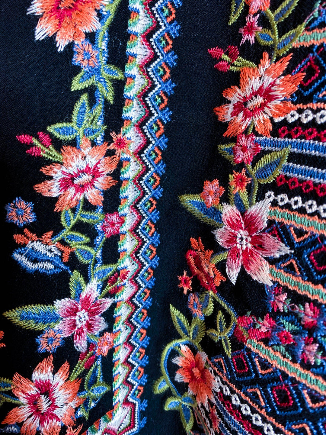 ALL THIS BEAUTY EMBROIDERED TOP IN BLACK