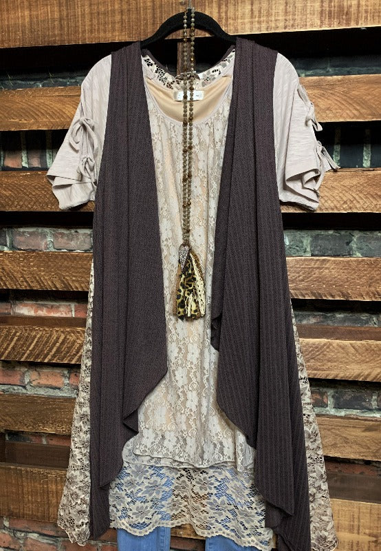 ROMANCE IN THE CITY LACE TUNIC IN DUSTY TAUPE---------------SALE