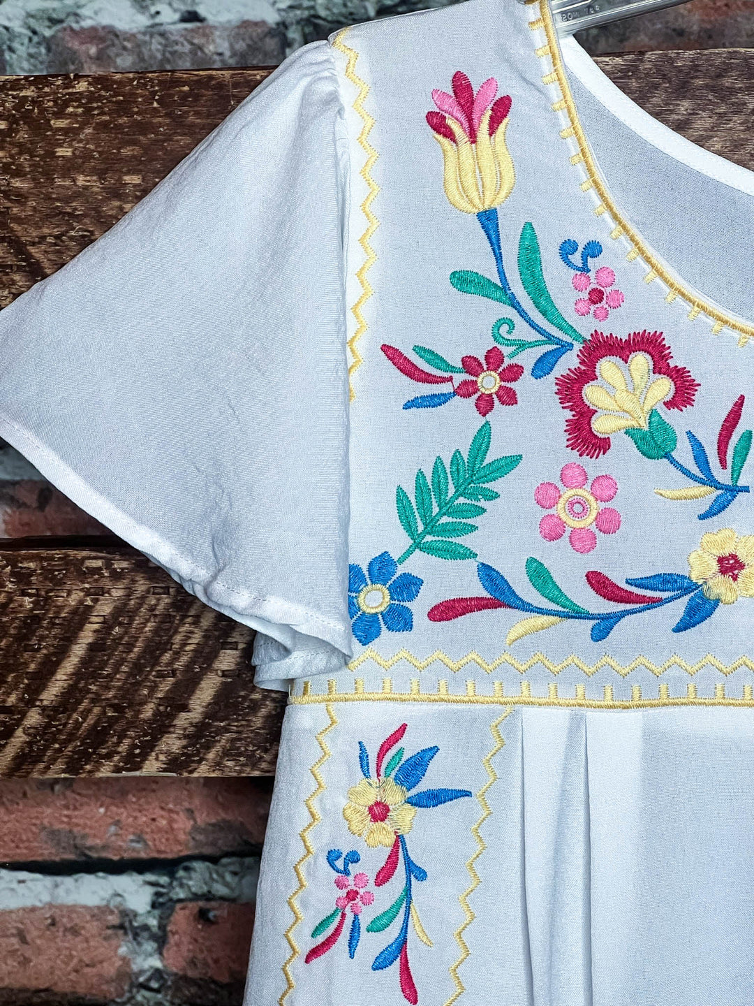 14-20 SIZE - DELICATE GARDENS IVORY EMBROIDERED TOP---------SALE