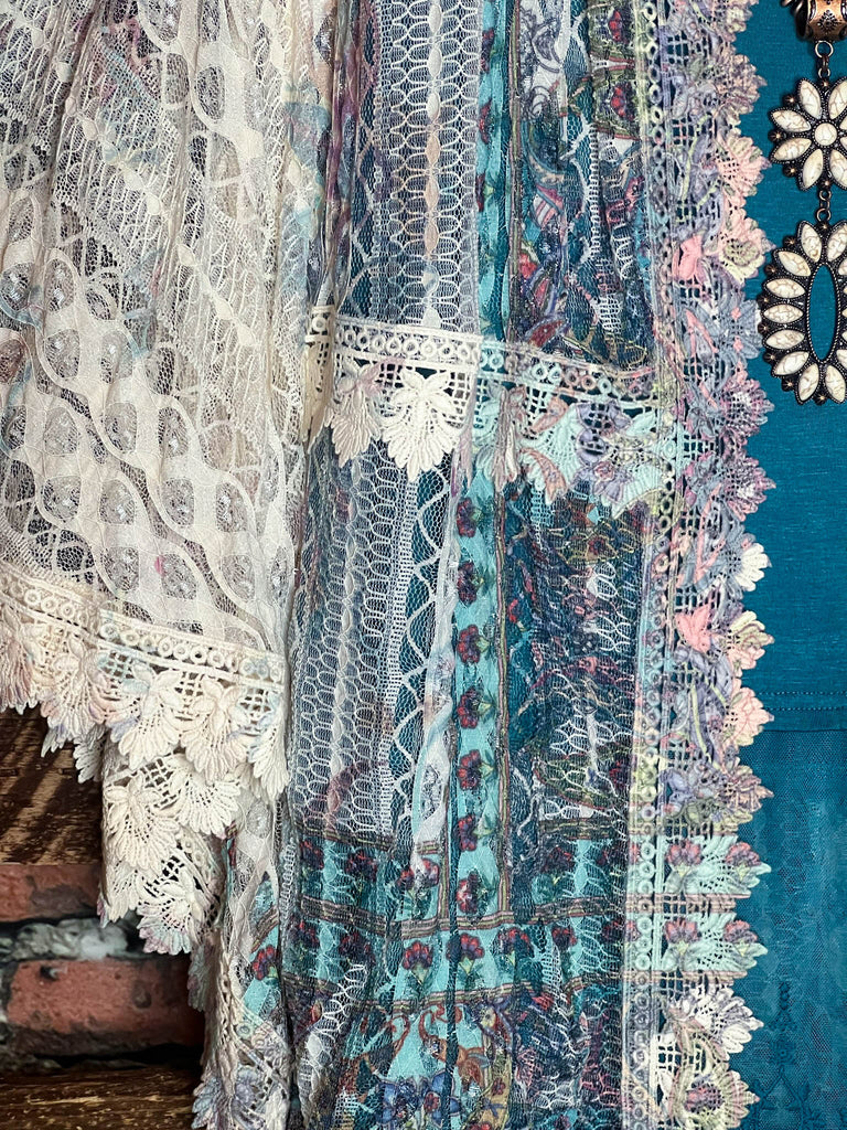 BEAUTIFUL MAGIC MOMENTS FLORAL LACE DUSTER KIMONO IN BEIGE & TURQUOISE