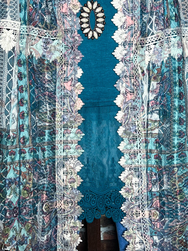 BEAUTIFUL MAGIC MOMENTS FLORAL LACE DUSTER KIMONO IN BEIGE & TURQUOISE
