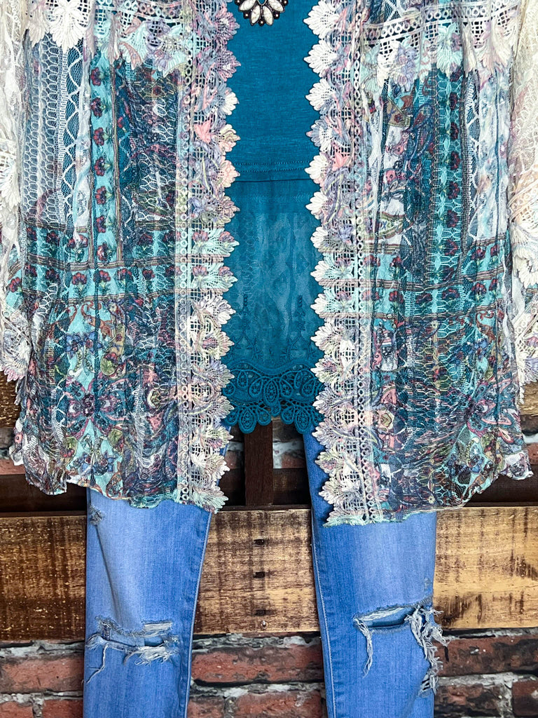 BEAUTIFUL MAGIC MOMENTS FLORAL LACE DUSTER KIMONO IN BEIGE & TURQUOISE