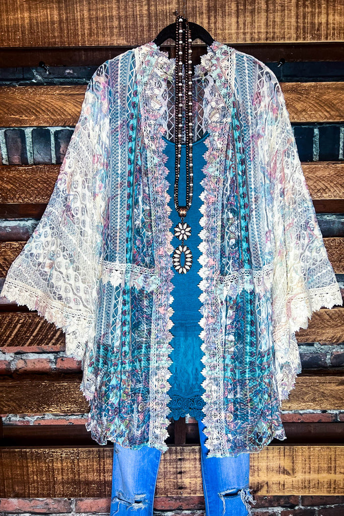 BEAUTIFUL MAGIC MOMENTS FLORAL LACE DUSTER KIMONO IN BEIGE & TURQUOISE