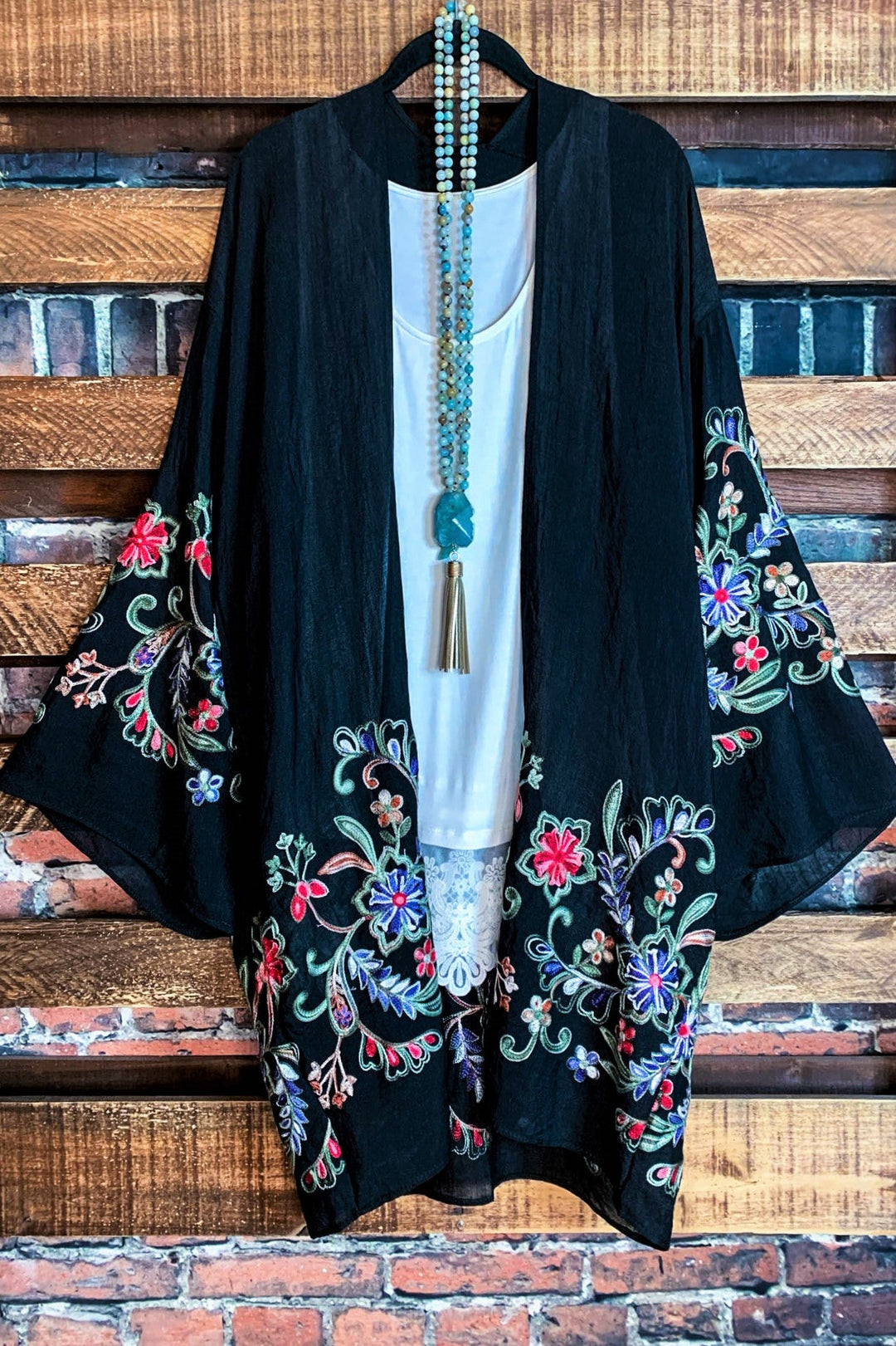 GO WITH GRACE FLORAL EMBROIDERED KIMONO IN BLACK