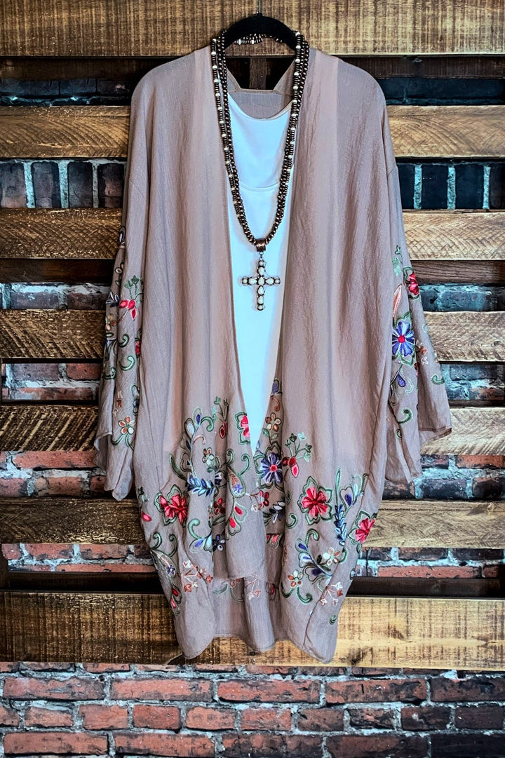 GO WITH GRACE FLORAL EMBROIDERED KIMONO IN MOCHA