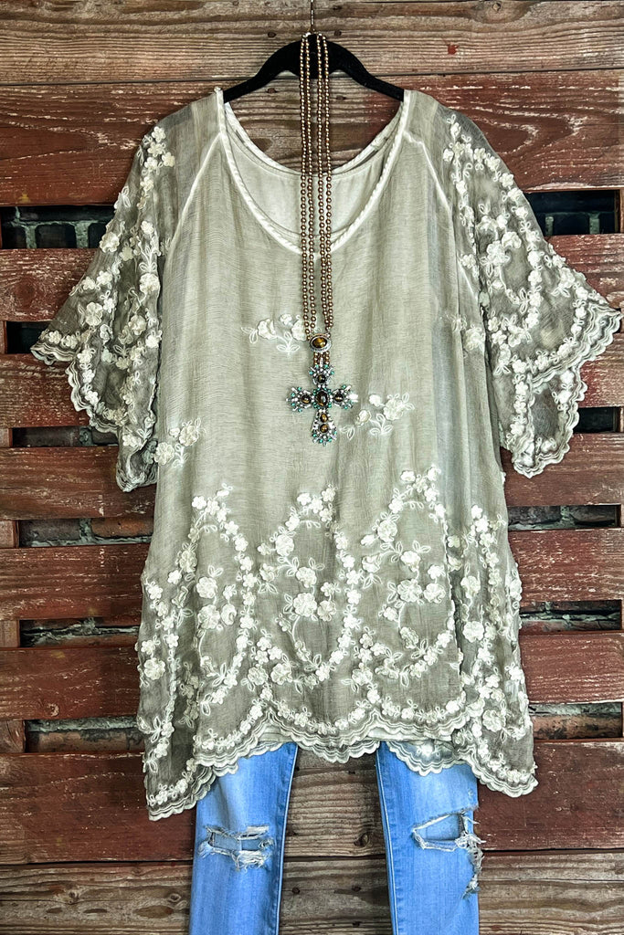 GORGEOUS AND GLAMOROUS SET TUNIC 100% SILK IN CRYSTAL SAGE
