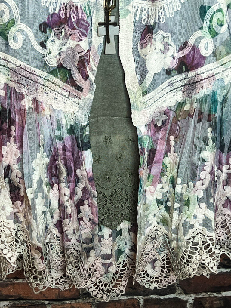 A ROMANTIC SWEET SECRET GARDEN LACE VEST IN NATURAL & MULTI-COLOR