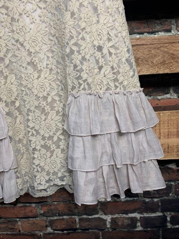 LACE DRESS IN TAUPE