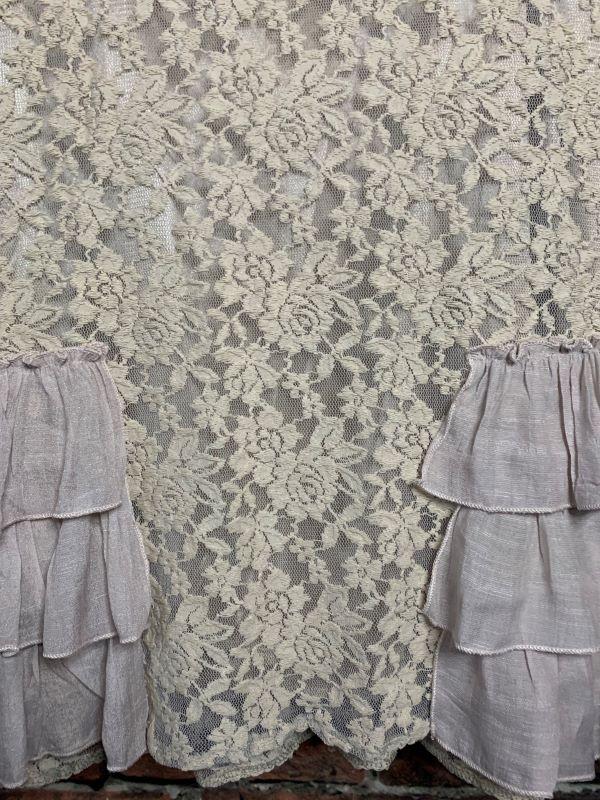LACE DRESS IN TAUPE