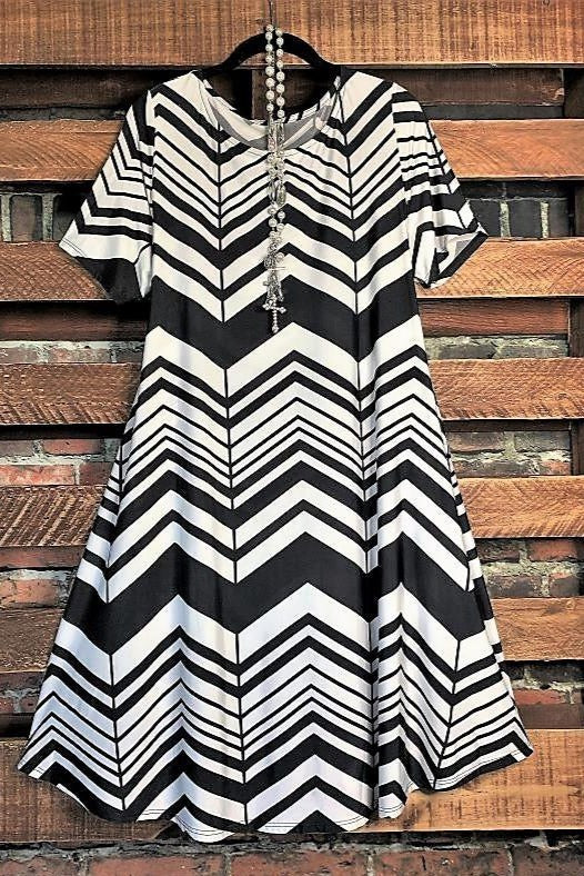 INSPIRE CHIC PRINT DRESS IN BLACK & WHITE-------------SALE
