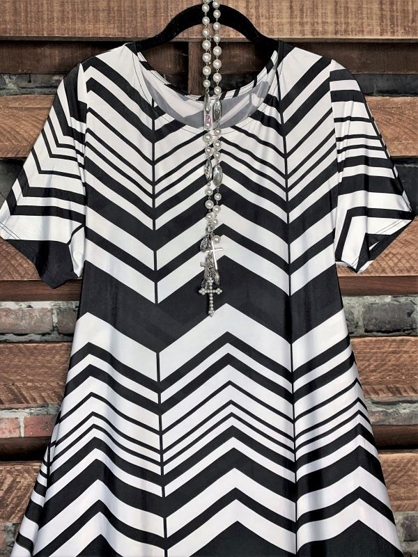 INSPIRE CHIC PRINT DRESS IN BLACK & WHITE-------------SALE