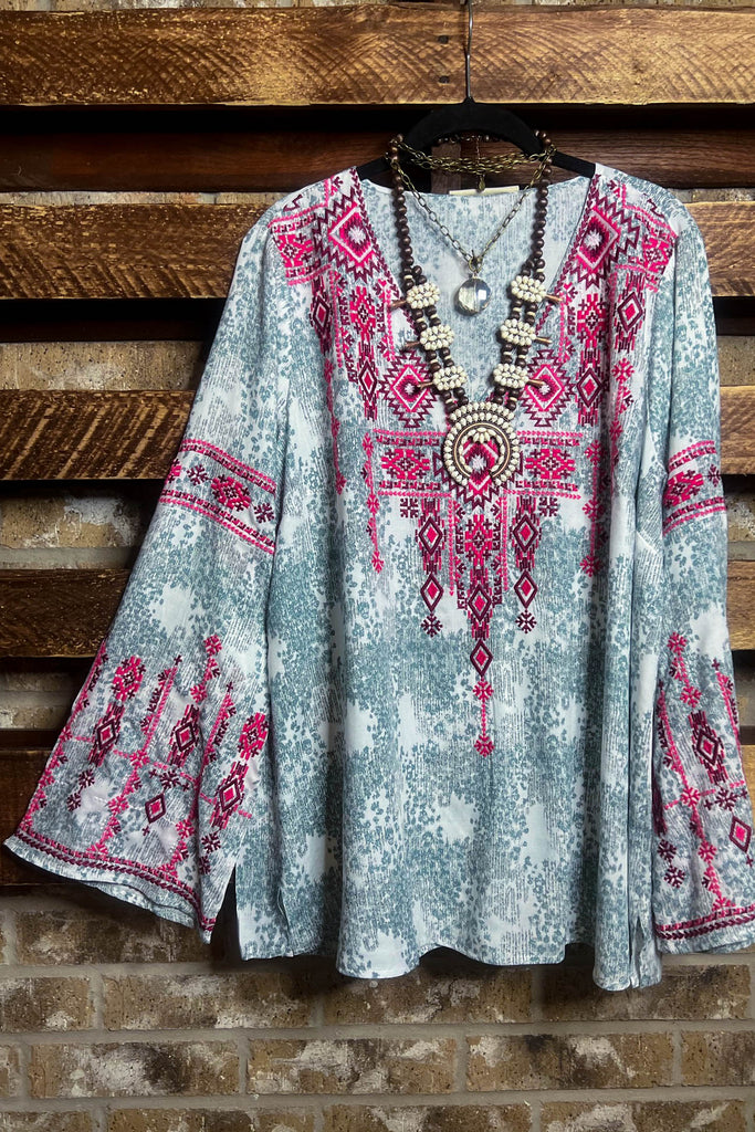 A MOMENT OF LOVE TUNIC IN GRAY & MAGENTA --------SALE