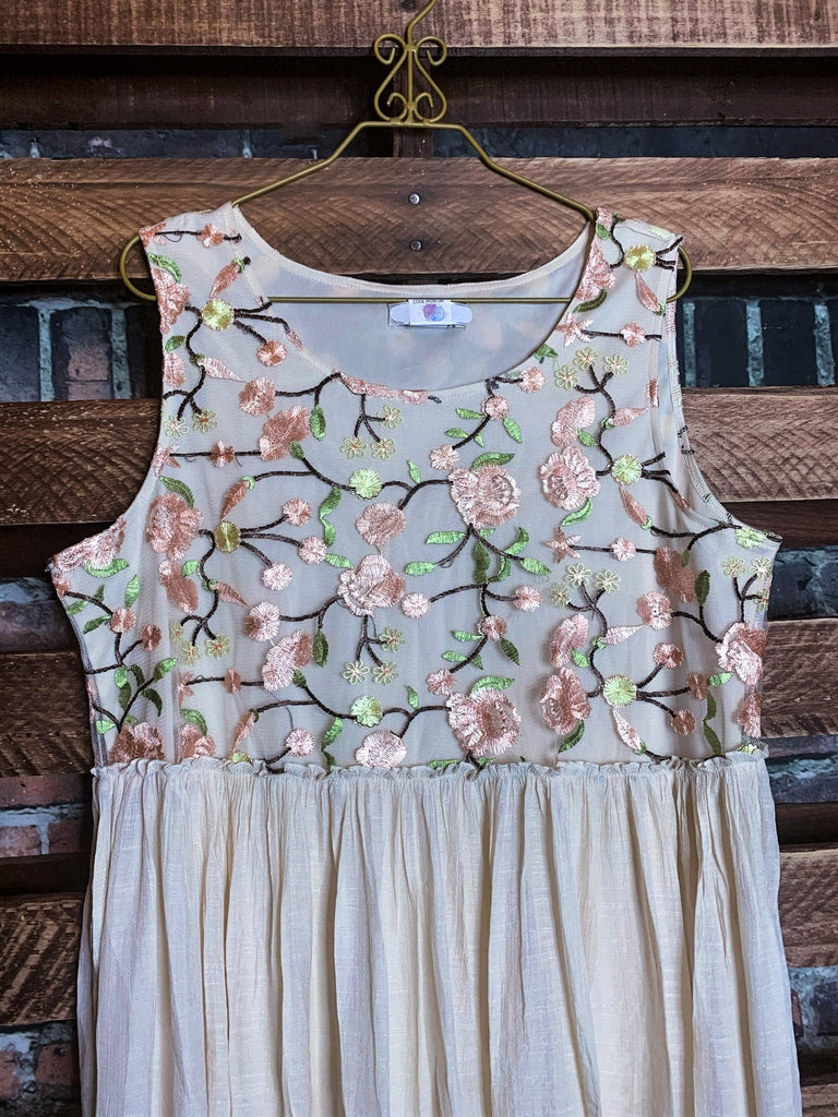 EMBROIDERED DRESS 6-8 SIZE----------SALE