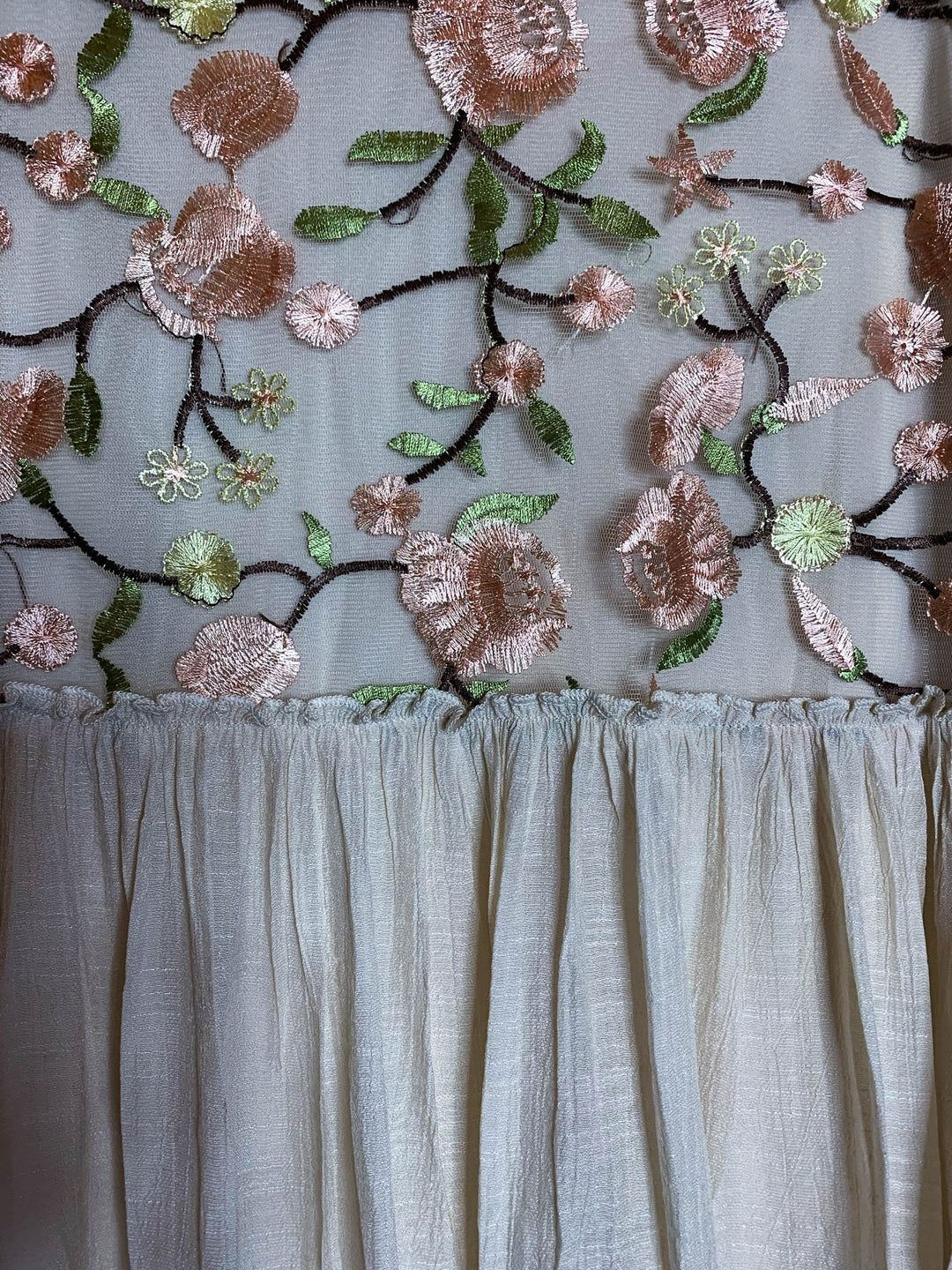 EMBROIDERED DRESS 6-8 SIZE----------SALE