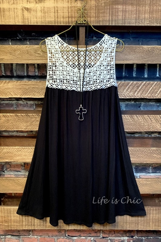 DREAMS OF YOU LACE DRESS STYLISH IN BLACK & IVORY SIZE 6-24--------SALE