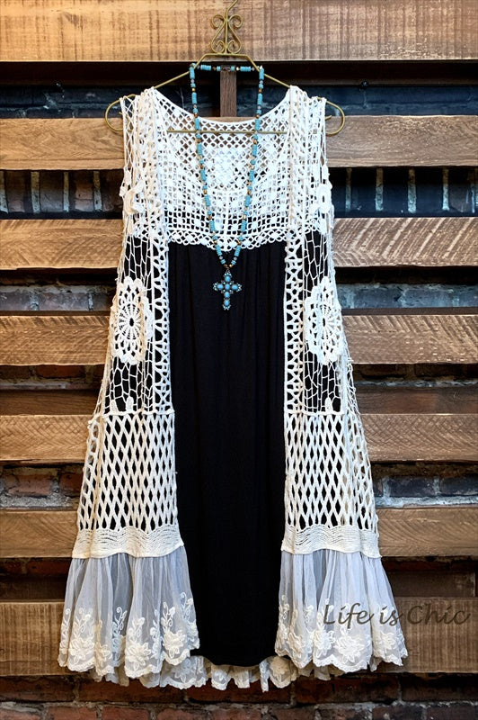 DREAMS OF YOU LACE DRESS STYLISH IN BLACK & IVORY SIZE 6-24--------SALE