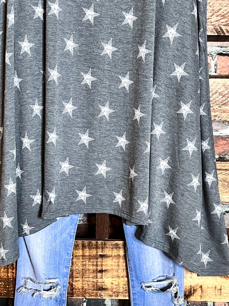 INFINITE DREAMS STARS PRINT SLEEVELESS TUNIC IN GRAY