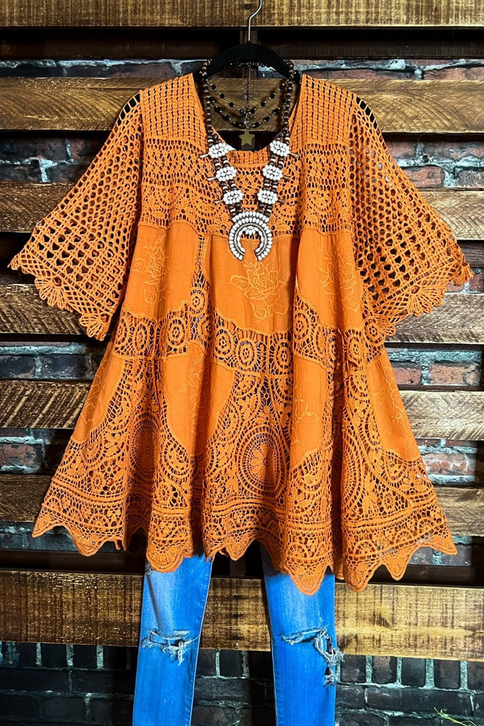 A FAIRYTALE PRETTY UNIQUE 100% COTTON NATURAL & FLORAL LACE TUNIC IN RUST