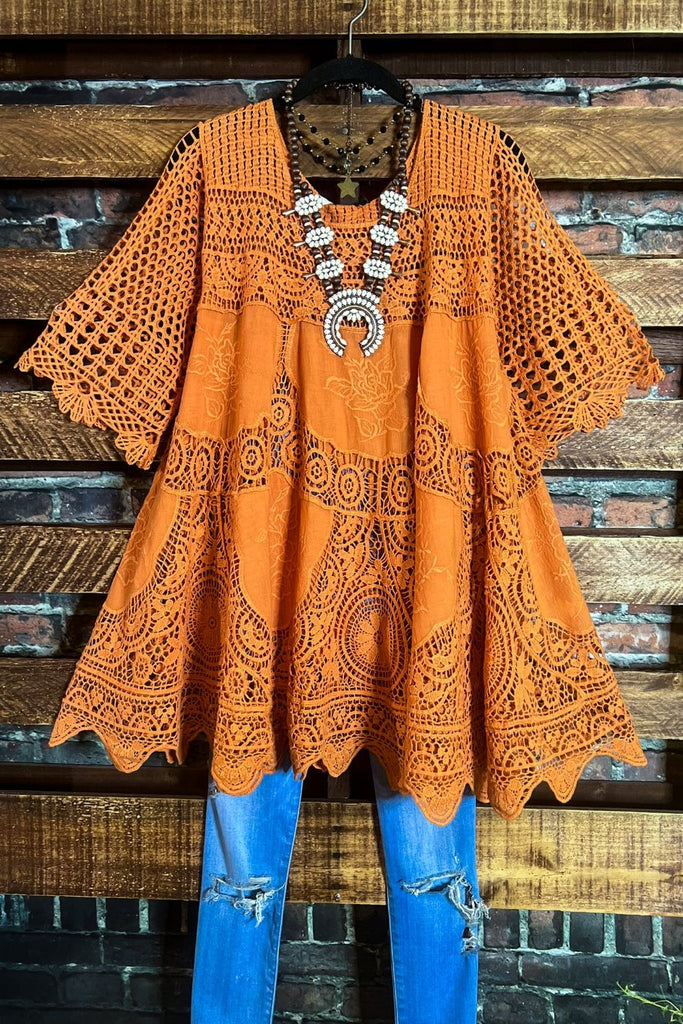 A FAIRYTALE PRETTY UNIQUE 100% COTTON NATURAL & FLORAL LACE TUNIC IN RUST