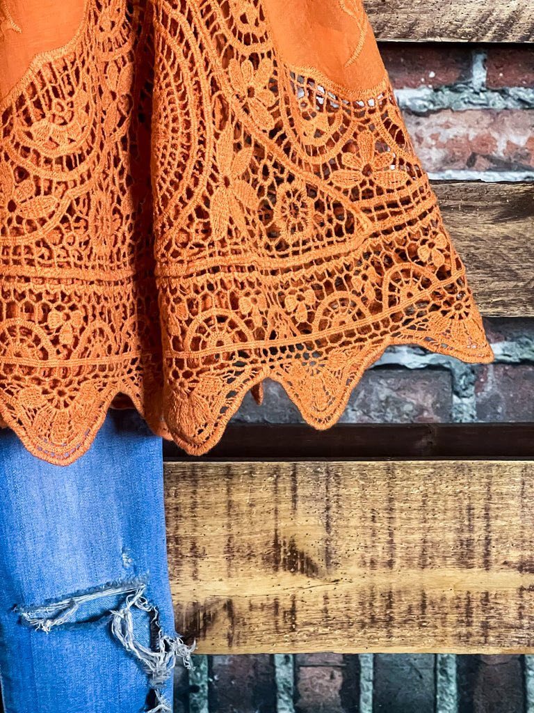 A FAIRYTALE PRETTY UNIQUE 100% COTTON NATURAL & FLORAL LACE TUNIC IN RUST