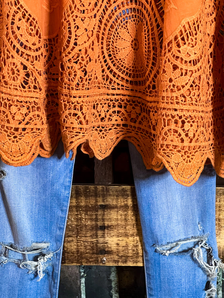 A FAIRYTALE PRETTY UNIQUE 100% COTTON NATURAL & FLORAL LACE TUNIC IN RUST