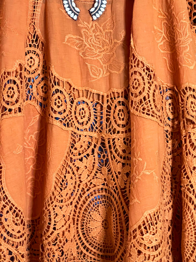 A FAIRYTALE PRETTY UNIQUE 100% COTTON NATURAL & FLORAL LACE TUNIC IN RUST