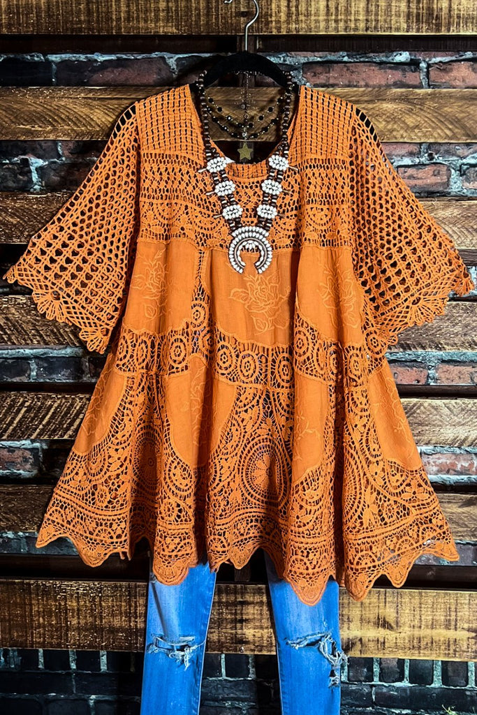 A FAIRYTALE PRETTY UNIQUE 100% COTTON NATURAL & FLORAL LACE TUNIC IN RUST