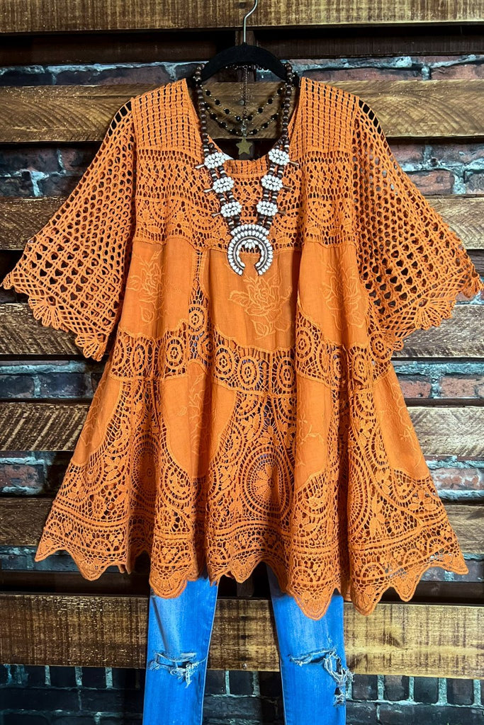 A FAIRYTALE PRETTY UNIQUE 100% COTTON NATURAL & FLORAL LACE TUNIC IN RUST