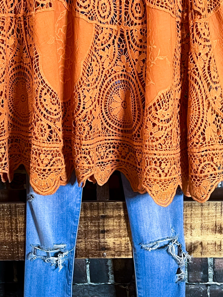 A FAIRYTALE PRETTY UNIQUE 100% COTTON NATURAL & FLORAL LACE TUNIC IN RUST