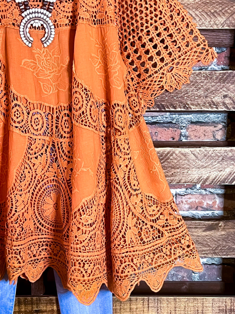 A FAIRYTALE PRETTY UNIQUE 100% COTTON NATURAL & FLORAL LACE TUNIC IN RUST