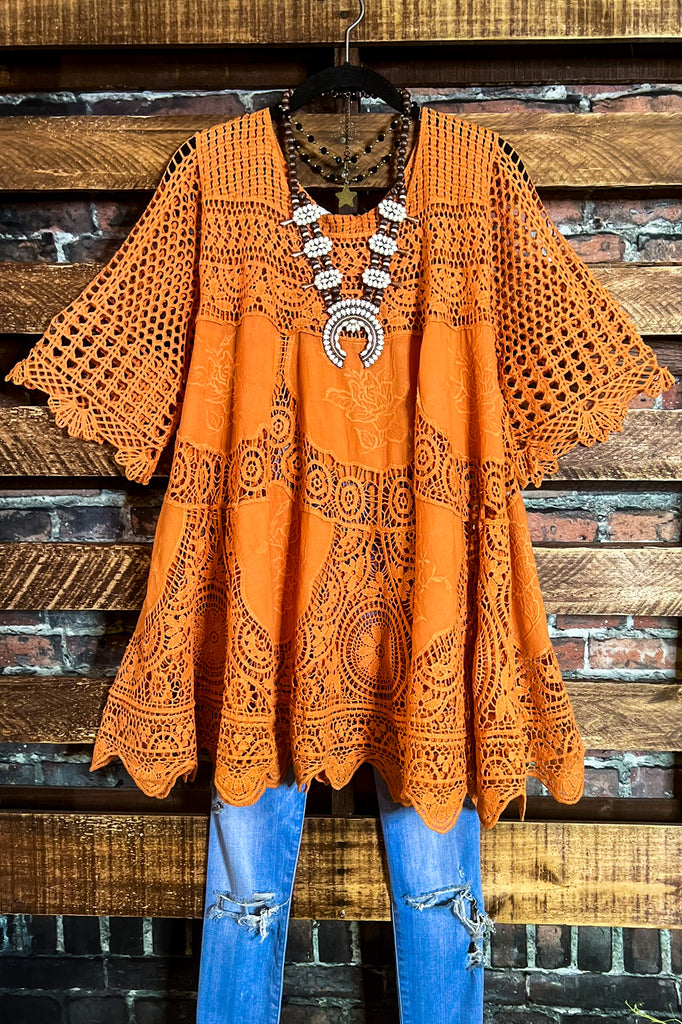 A FAIRYTALE PRETTY UNIQUE 100% COTTON NATURAL & FLORAL LACE TUNIC IN RUST