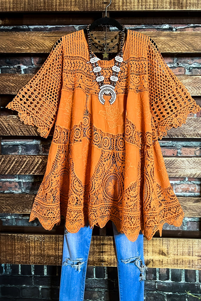 A FAIRYTALE PRETTY UNIQUE 100% COTTON NATURAL & FLORAL LACE TUNIC IN RUST