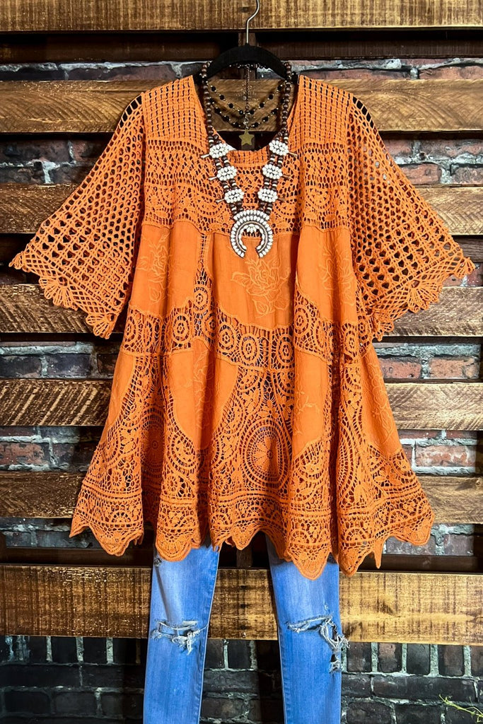 A FAIRYTALE PRETTY UNIQUE 100% COTTON NATURAL & FLORAL LACE TUNIC IN RUST