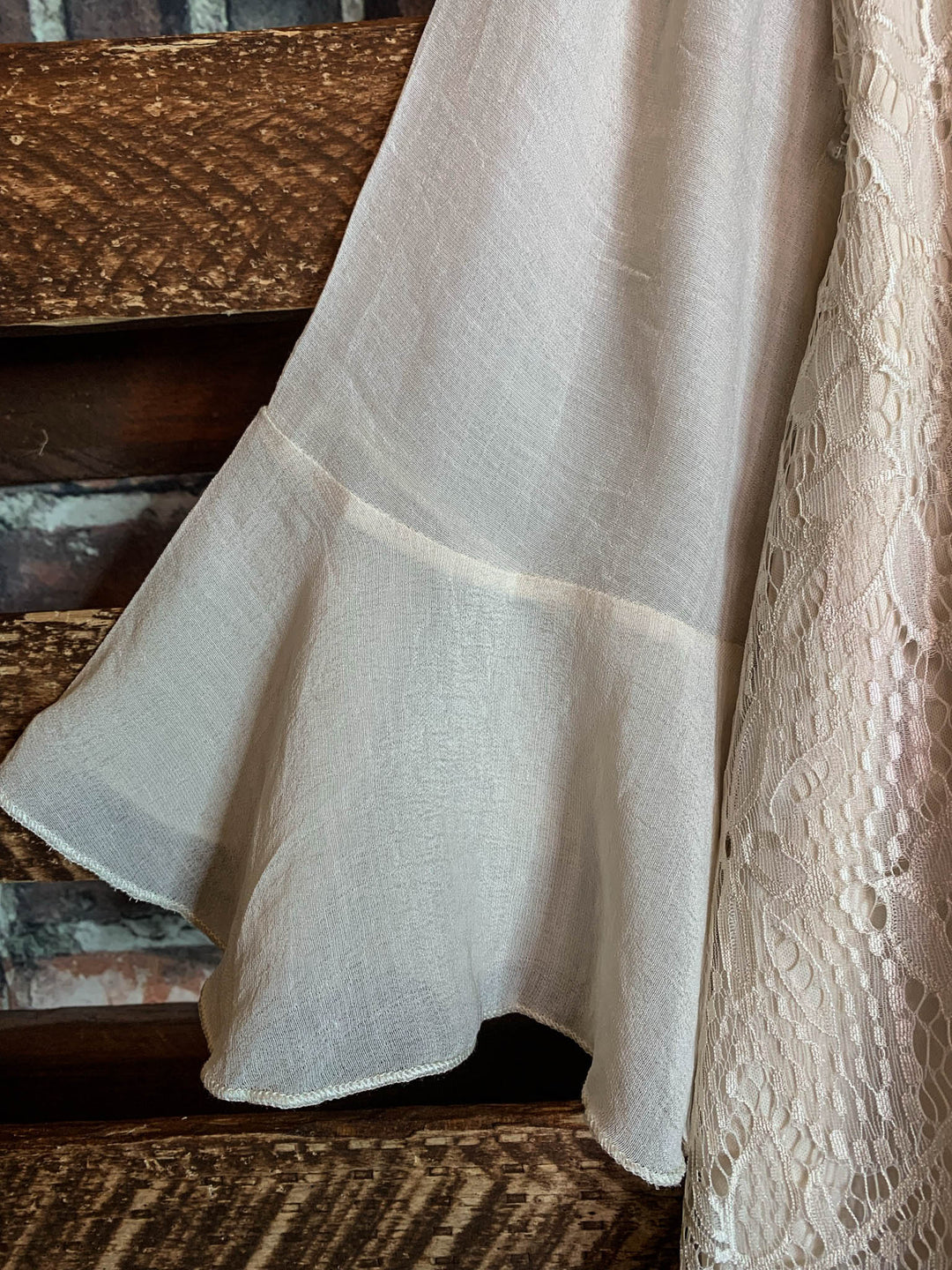 ABSOLUTELY UNFORGETTABLE FAB LACE TUNIC IN BEIGE & CRIMSON