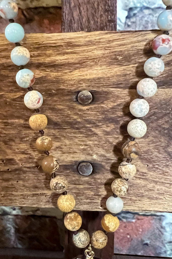 CRYSTAL PENDANT & NATURAL STONE NECKLACE