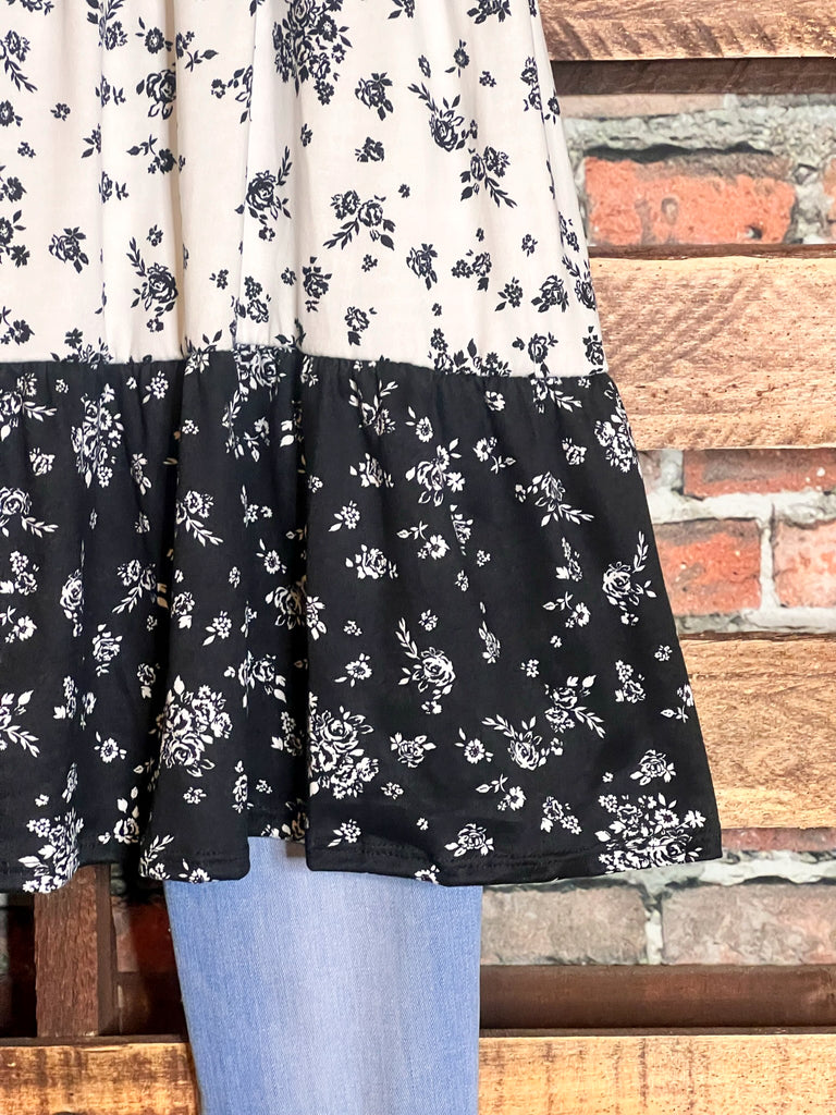 GRACEFUL SIMPLICITY FLORAL BABYDOLL TOP IN BLACK & WHITE