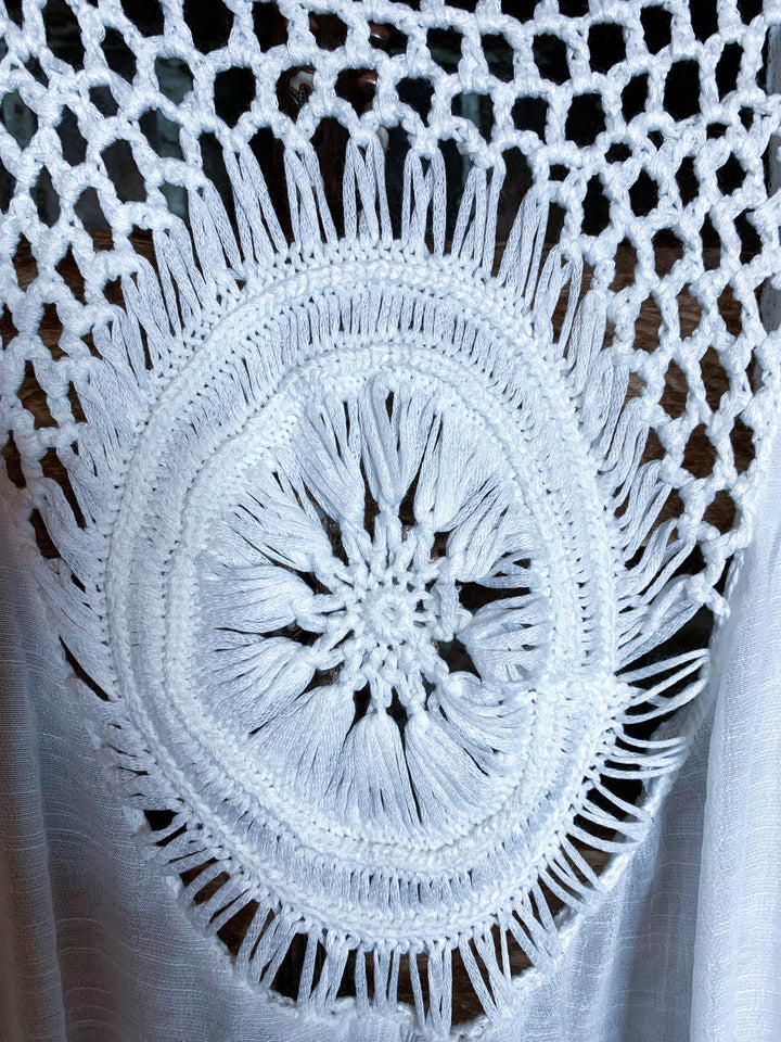 LIVING FREE BOHO CROCHET FRINGE KIMONO IN OFF-WHITE