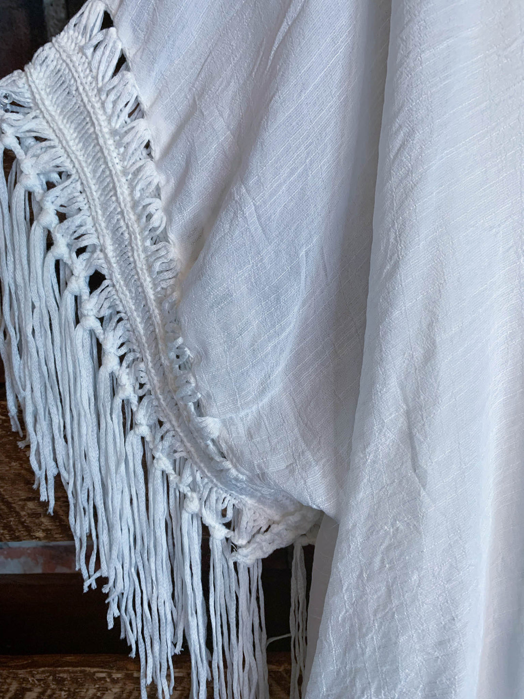 LIVING FREE BOHO CROCHET FRINGE KIMONO IN OFF-WHITE