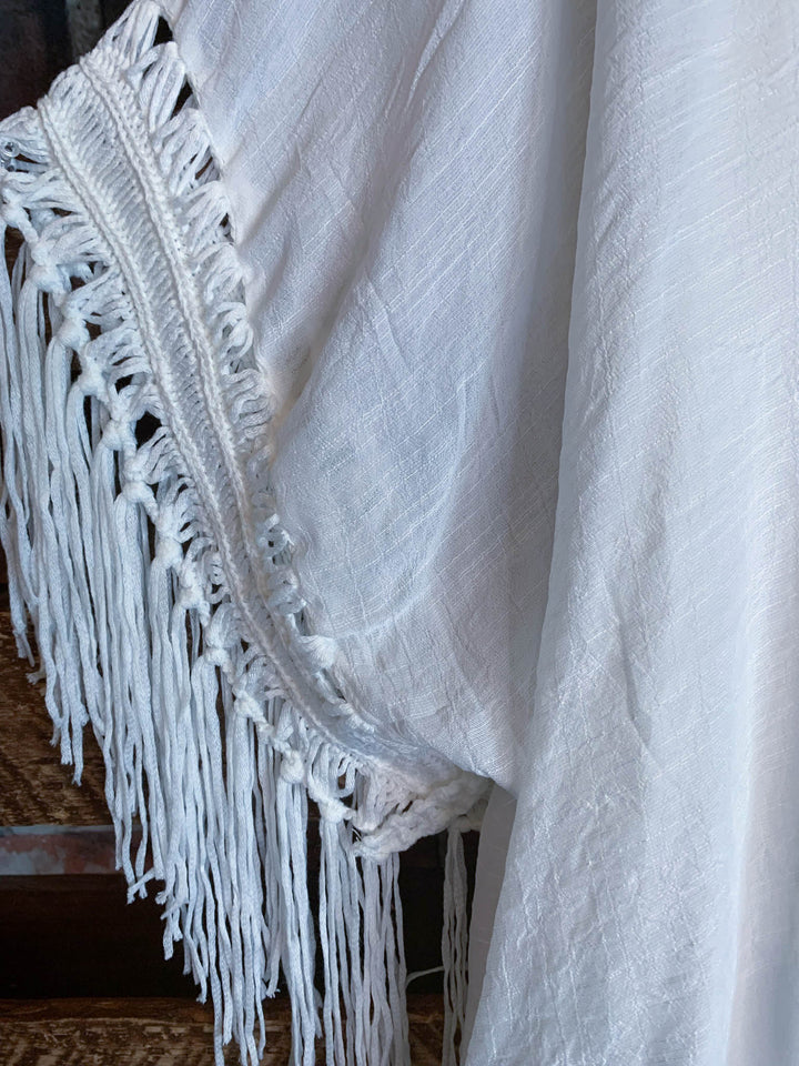 LIVING FREE BOHO CROCHET FRINGE KIMONO IN OFF-WHITE
