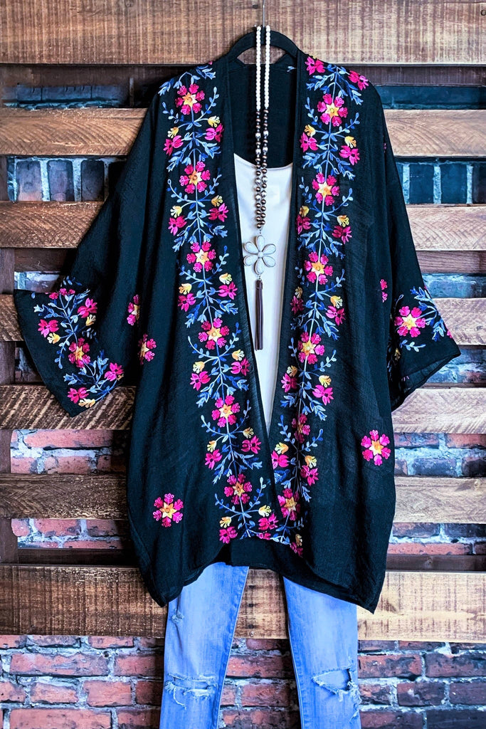 IT'S LOVE AT FIRST SIGHT BLACK EMBROIDERED KIMONO