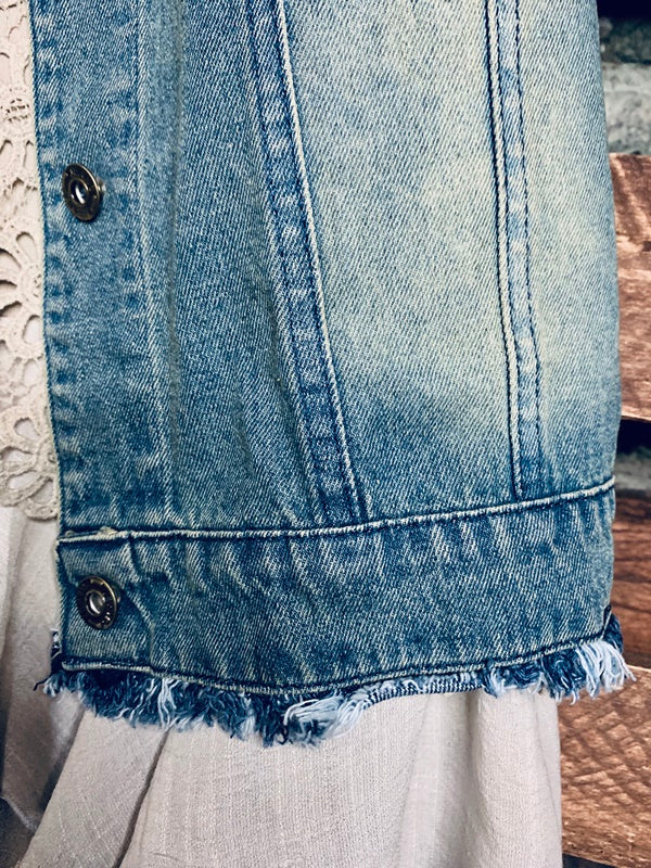 LACE EMBROIDERED DENIM VEST------sale