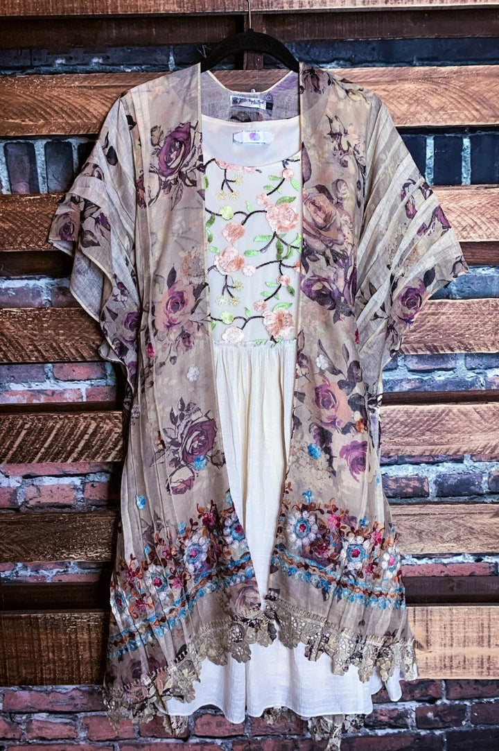 EMBROIDERED DRESS 6-8 SIZE----------SALE