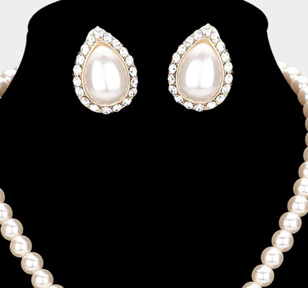 Timeless Glamour Pearl & Crystal Set Necklace