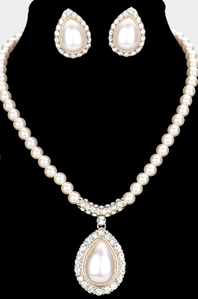 Timeless Glamour Pearl & Crystal Set Necklace